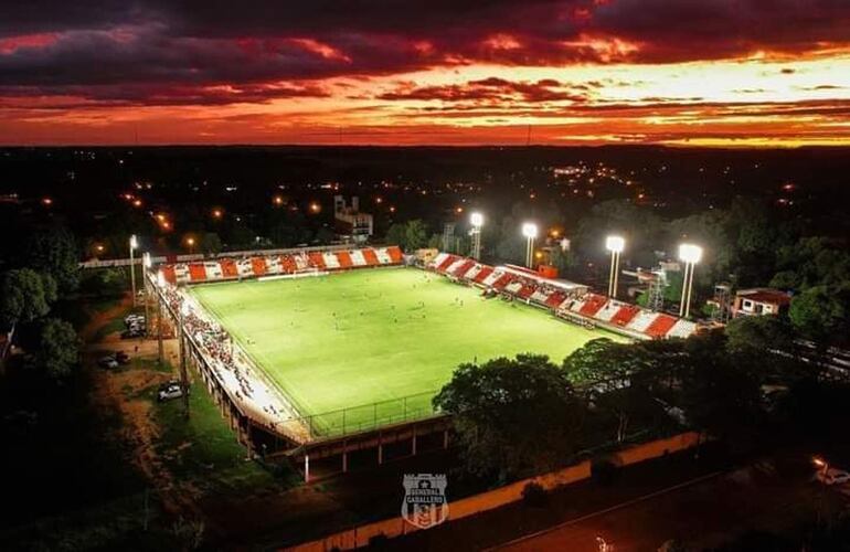 El estadio Ka'arendy del Club General Caballero de Juan León Mallorquín.