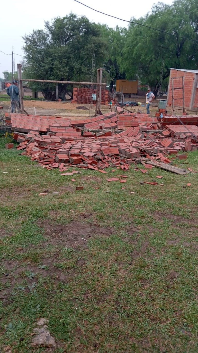 El temporal destruyó parte de la estructura de esta vivienda.