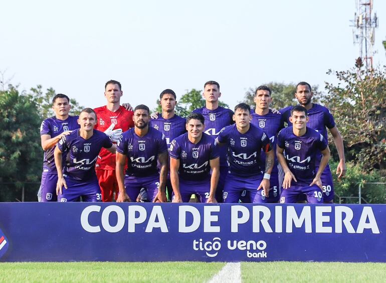 El equipo que presentó el entrenador de Tacuary, Marcelo Palau para enfrentar a Sportivo Ameliano.