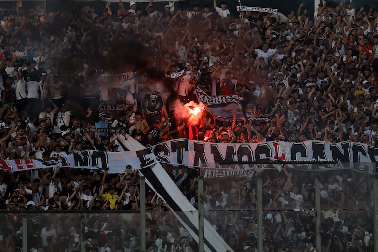 Los ultras del Colo Colo “Garra Blanca” emitieron la amenaza.