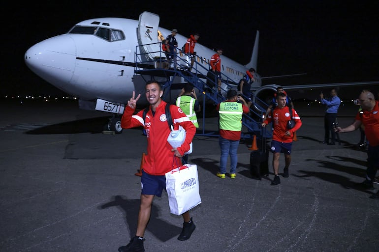 Alejandro Romero Gamarra, jugador de la selección paraguaya, durante la llegada a Maturín, Venezuela.