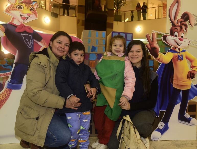 Mirian Maidana, Renato Abente, Alexandra Peralta y Micaela Ledesma. 