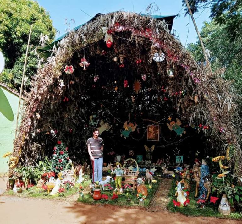 El pesebre se hace cada año, fruto de la curación del Marido de Trifona Aristiquí quien encomendado al Niño Dios, se salvó de una terrible enfermedad.