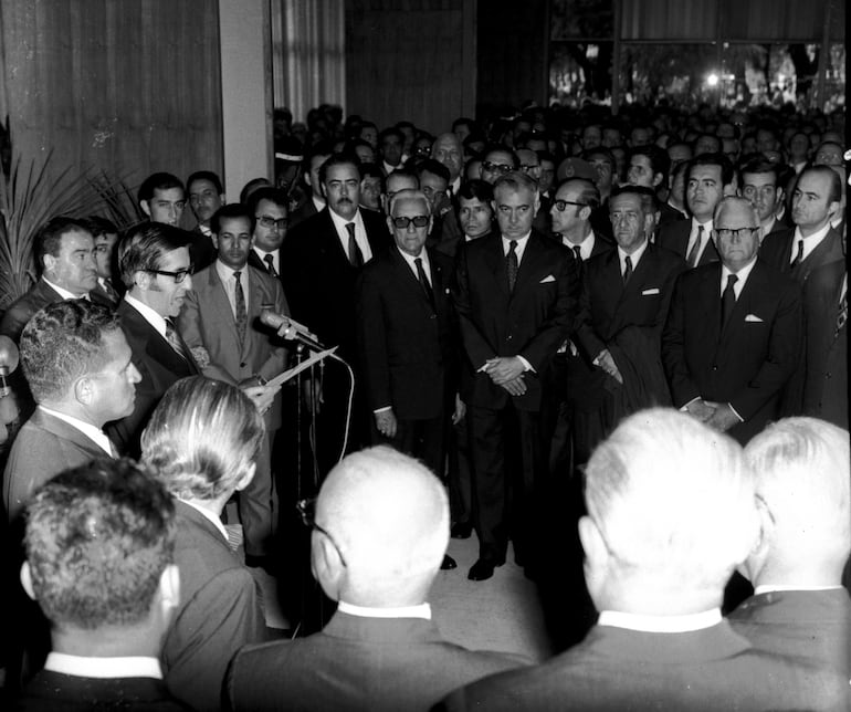 Acto de inauguración del edificio del City Bank en Estrella y Chile.