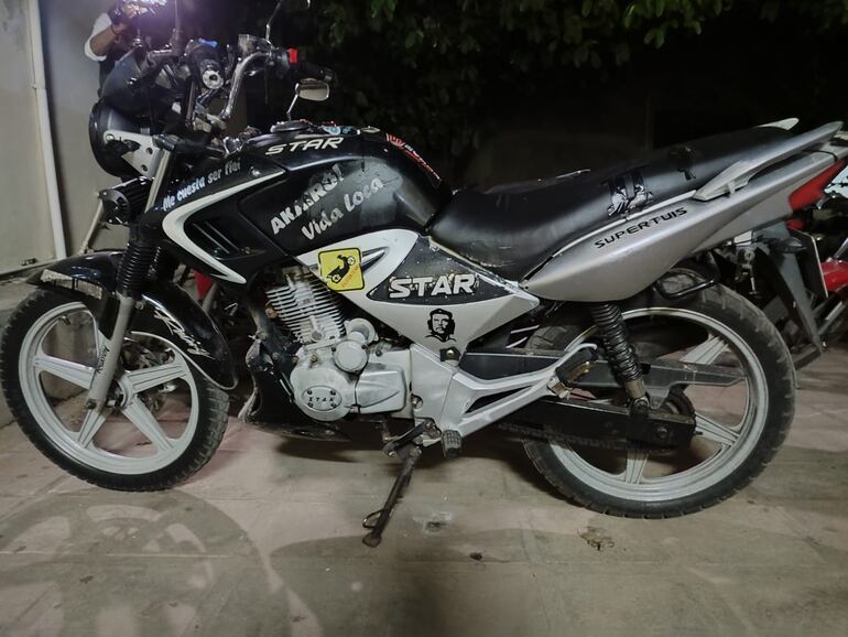 La Policía Nacional recuperó una motocicleta que estaba siendo robada en Loma Pyta.