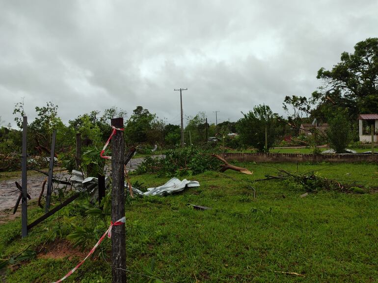 La comunidad de San Estanislao (Santaní) quedó conmocionada por el temporal que algunos describieron incluso como un “tornado” que afectó a la zona de Guaicá ayer .