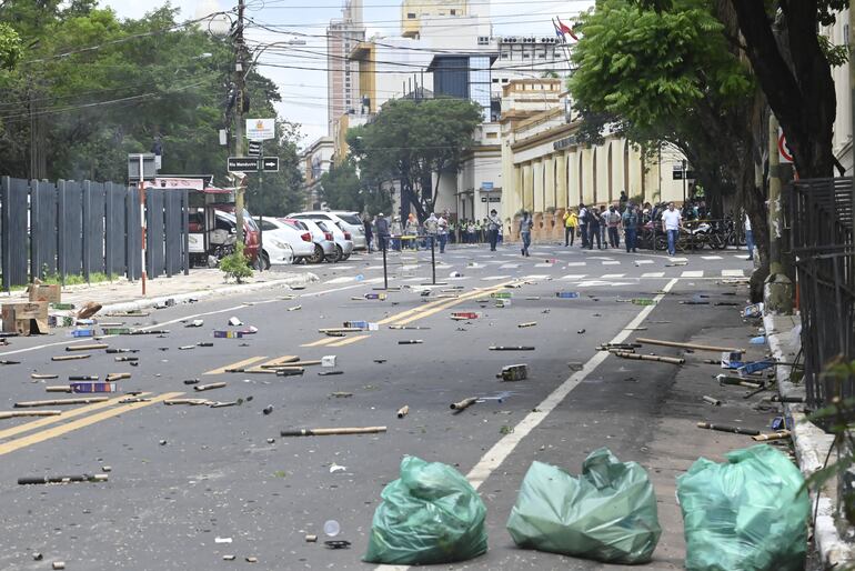 La vocera del Sinamed, Rossana González, advirtió que los cartistas seguirán aprovechando su mayoría por los próximos cinco años.