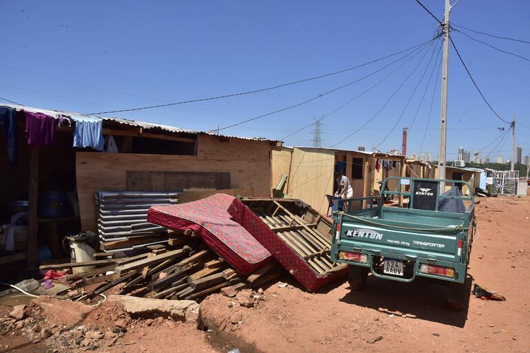 Las familias se han mudado tras sufrir incendios y perder lo poco que tenían. 