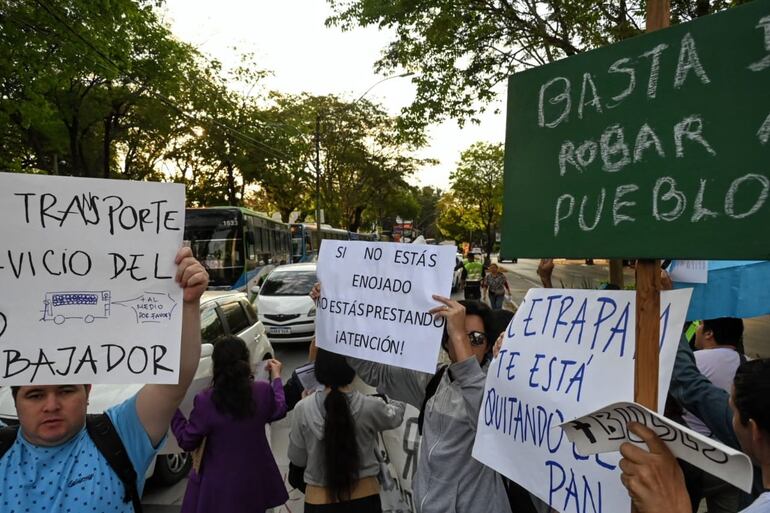 Protesta de Opama en Asunción contra el sistema de transporte público.