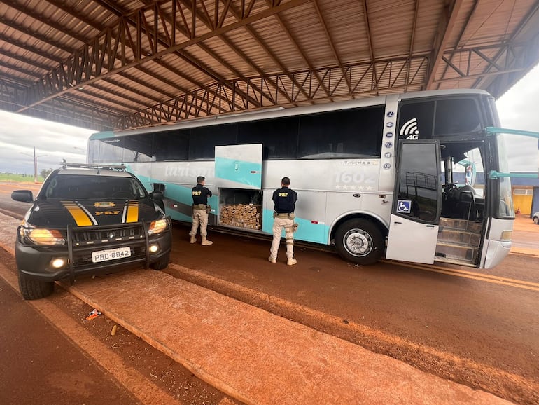 El bus con 24 pasajeros a bordo que tenía como destino la ciudad de Río de Janeiro.