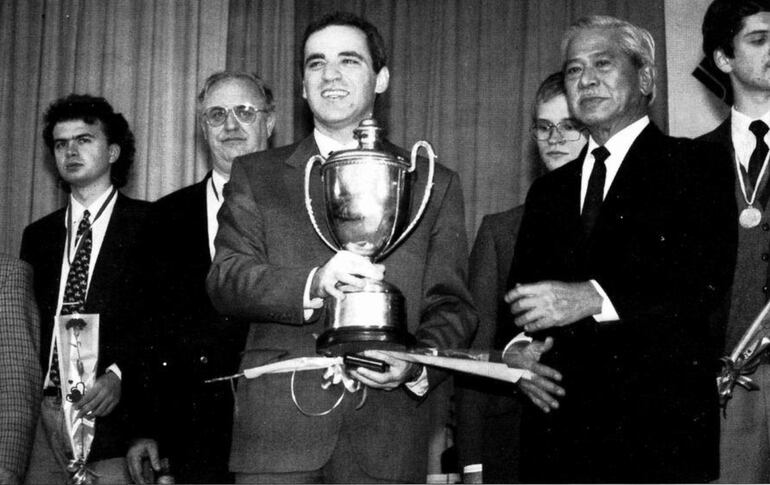 Olimpiada de Moscú 1994, Rusia campeón, Kasparov y Campomanes (Foto Rosa de las Nieves Jaque).