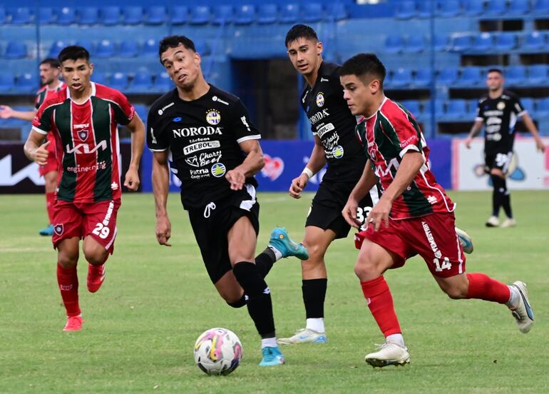 Atlético Tembetary y Sportivo Trinidense empataron a dos goles en Villa Elisa