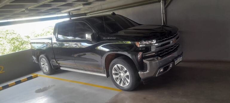 La camioneta Chevrolet de Diego Dirisio, prófugo del caso Dakovo, apareció en el estacionamiento Central Parking, en el centro de Asunción, en las proximidades del Ministerio del Interior y la comisaría 3°. Fue abandonada allí el 3 de diciembre.