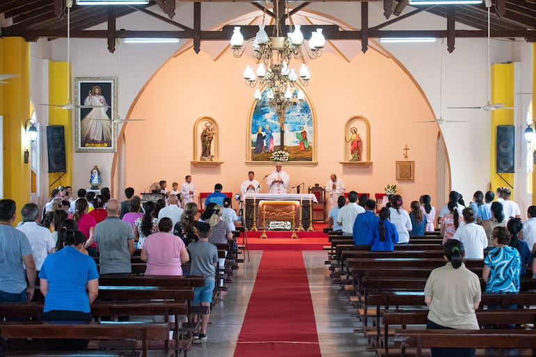 Santa misa celebrada en honor a la beata en la parroquia del barrio Santa Lucía.