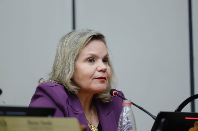 La senadora, Lilian Samaniego. 