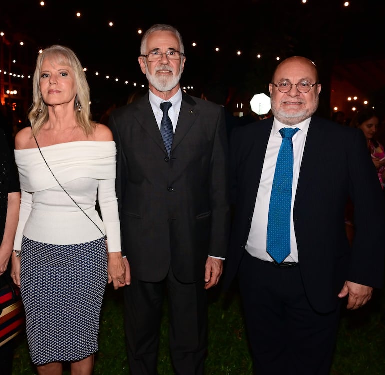 Patricia Calisco, José Antonio Marcondes de Carvalho, embajador de Brasil y Luis Fretes. 