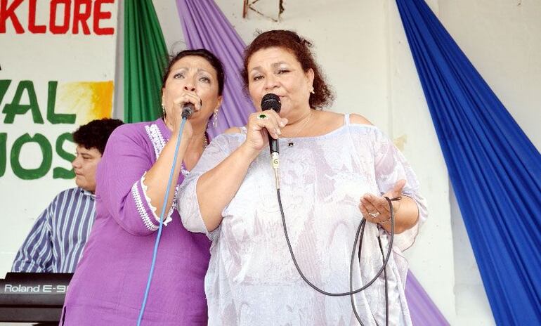 Dúo de las hermanas Grance, con 46 años de trayectoria con la música.