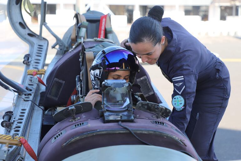 El perfil del piloto de caza requiere en primer lugar habilidades físicas excepcionales: dada la naturaleza físicamente exigente de volar aviones de combate, los pilotos deben estar en excelente condición física.