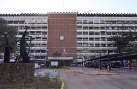Imagen de referencia: Hospital Central del Instituto de Previsión Social (IPS).