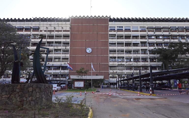Fotografía de archivo y referencia: Hospital Central del Instituto de Previsión Social (IPS).