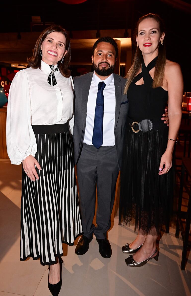 Luciane Kempf, Carlos Zúñiga y Laura Báez.