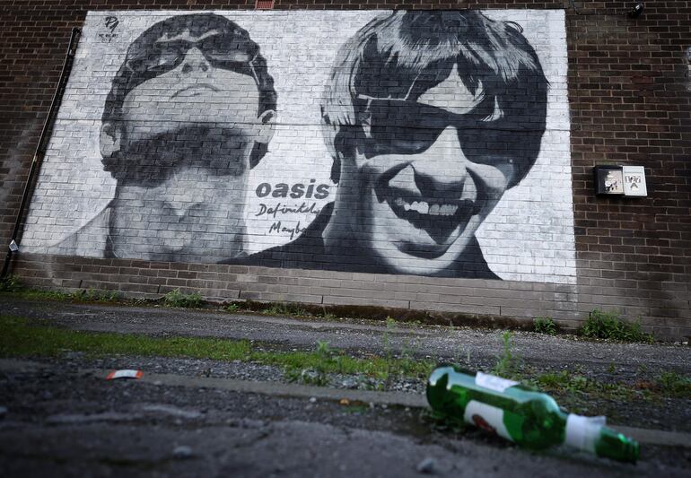 Un mural de Liam y Noel Gallagher en Manchester.