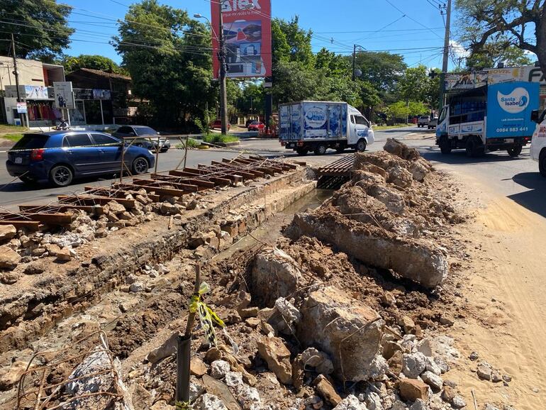 Obra Pública a cielo abierto en Luque