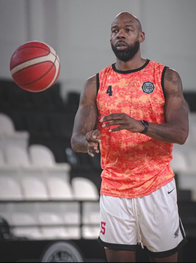 Charles Thomas III de Olimpia Kings.