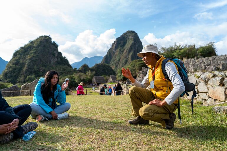 Guía turístico de Machu Picchu, Perú.