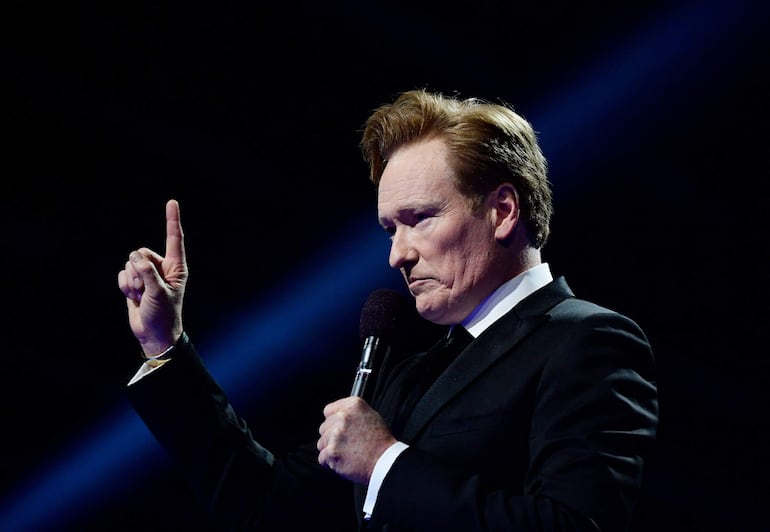 Conan O'Brien ha ganado cinco premios Emmy y tiene una destacada carrera como presentador.