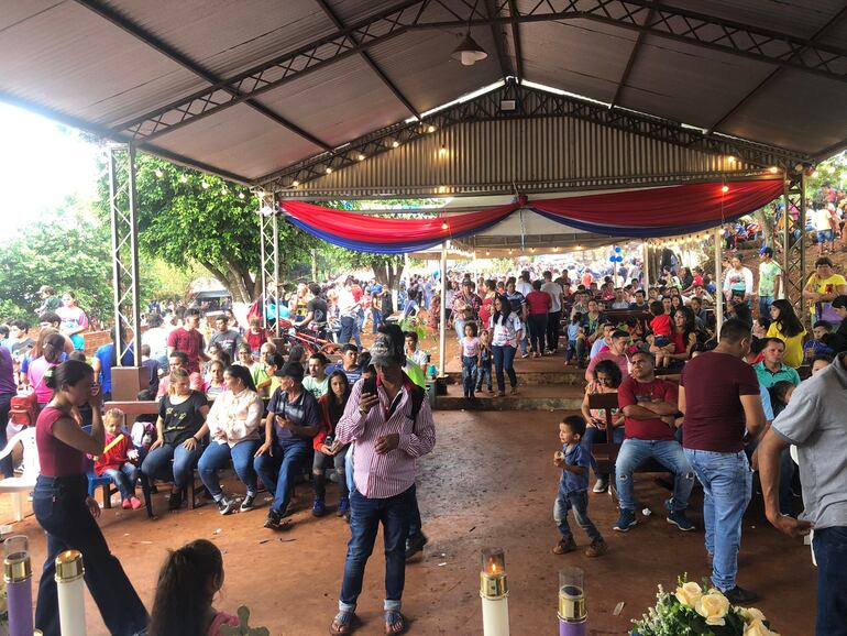 Una masiva concurrencia de fieles se tuvo en la capilla Tupãsy Ykua de Minga Guazú.