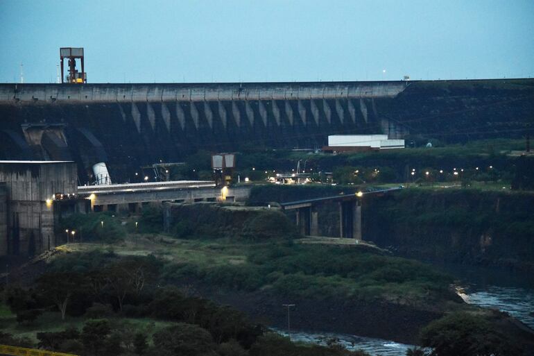 El acuerdo de tarifa de Itaipú incluyó la posibilidad de exportar energía al Brasil.