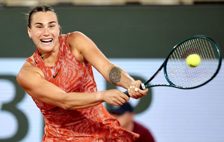 La bielorrusa Aryna Sabalenka logró un cómodo triunfo en su debut ante al rusa Erika Andreeva.