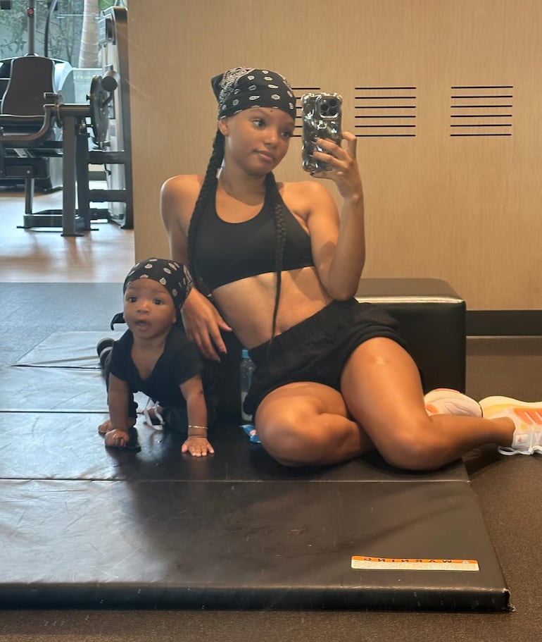 Halle Bailey con su pequeño hijo Halo. (Instagram/Halle Bailey)