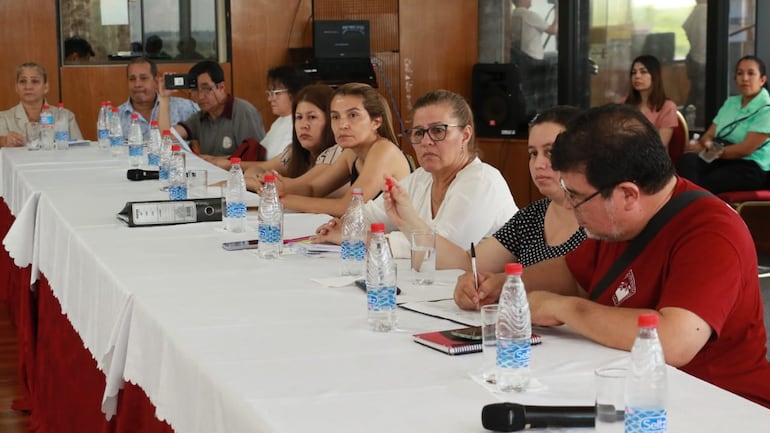 Reunión con sindicalistas del sector público. (Foto Gent. Senado)