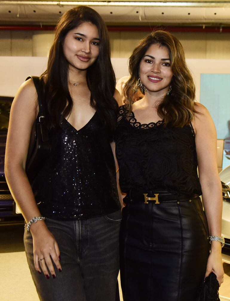 Thais Bracho y Cinthia Carrizosa.