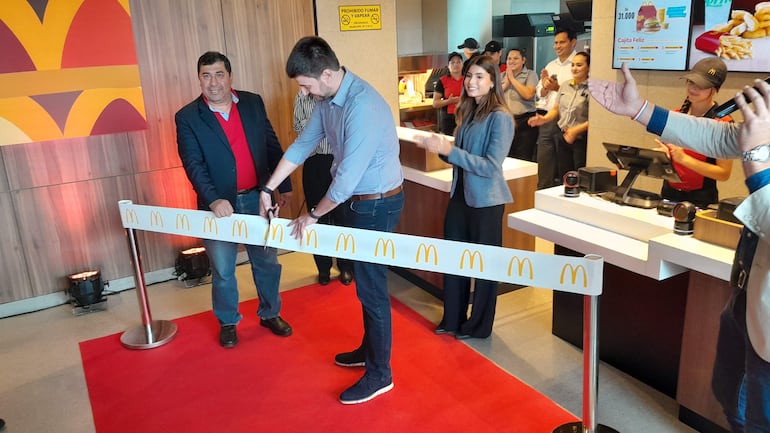 Inauguración de McDonald's en Ñemby, donde los McLovers ya pueden disfrutar de sus favoritos en su propia ciudad.