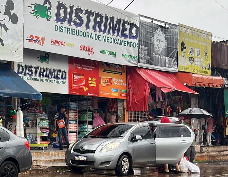 Los delincuentes aprovecharon el poco movimiento por la lluvia para perpetrar el golpe.