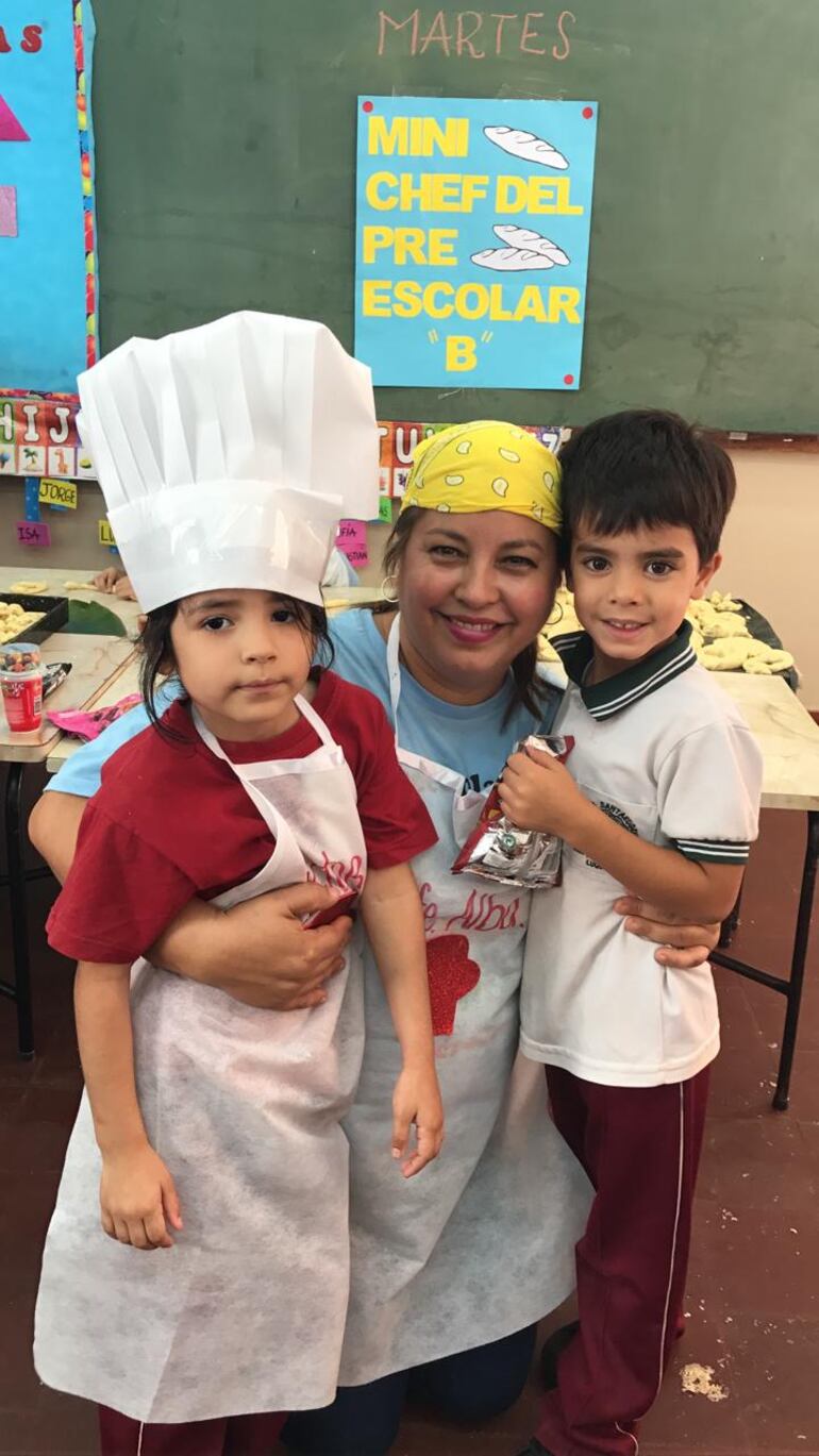 Realizando el chipa apo con los niños