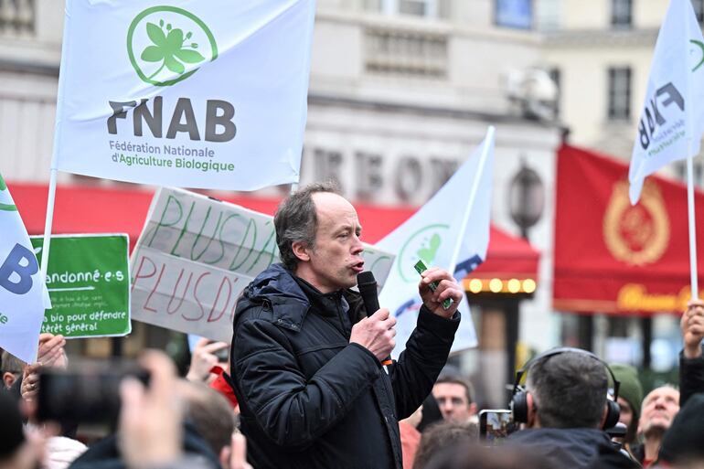 El sindicato FNAB protesta contra las políticas medioambientales de la Unión Europea. (AFP)