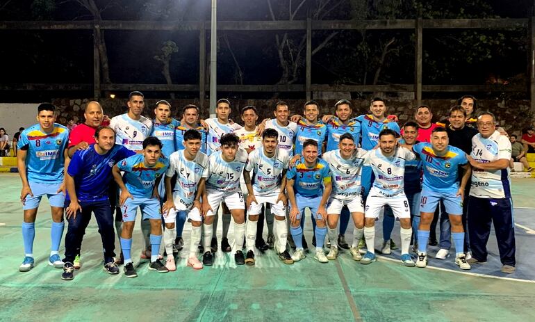 Jugadores, cuerpo técnico y fans de Bolívar, uno de los candidatos al título.