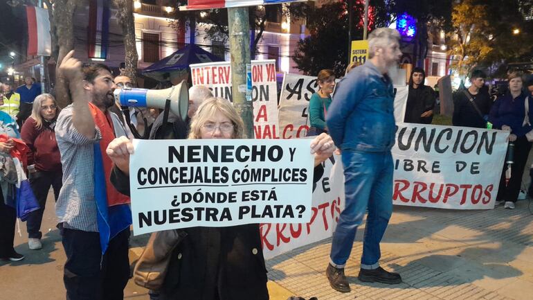 Una protesta pacífica contra el intendente de Asunción, Óscar “Nenecho” Rodríguez