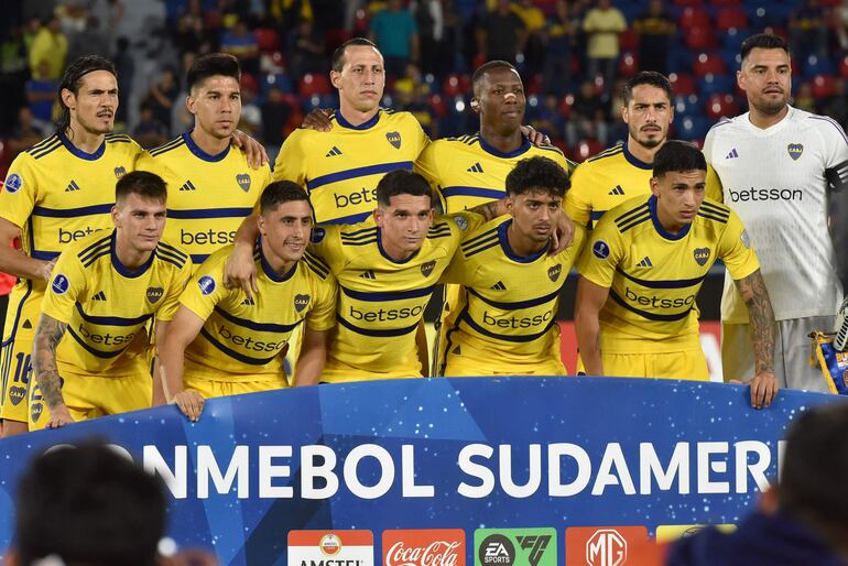 Players of Boca Juniors pose for a picture before the beginning of the Copa Sudamericana group stage second leg football match between Paraguay's Sportivo Trinidense and Argentina's Boca Juniors at La Nueva Olla stadium in Asuncion on May 8, 2024. (Photo by NORBERTO DUARTE / AFP)