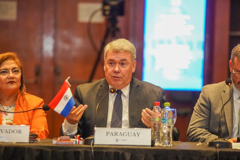 El defensor del Pueblo, Rubén Ávila Macke, durante la 19° Asamblea General de la FIO (Federación Iberoamericana del Ombudsperson).