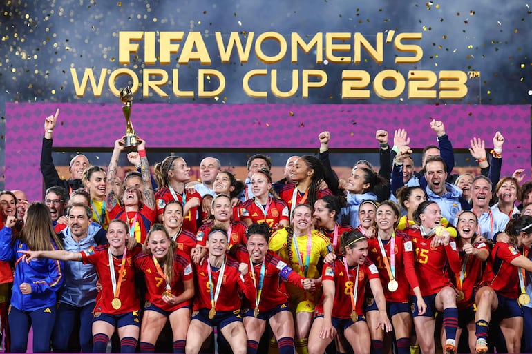 Jugadoras de las selección española festejan tras conquistar la Copa Mundial de Fútbol Femenino FIFA.