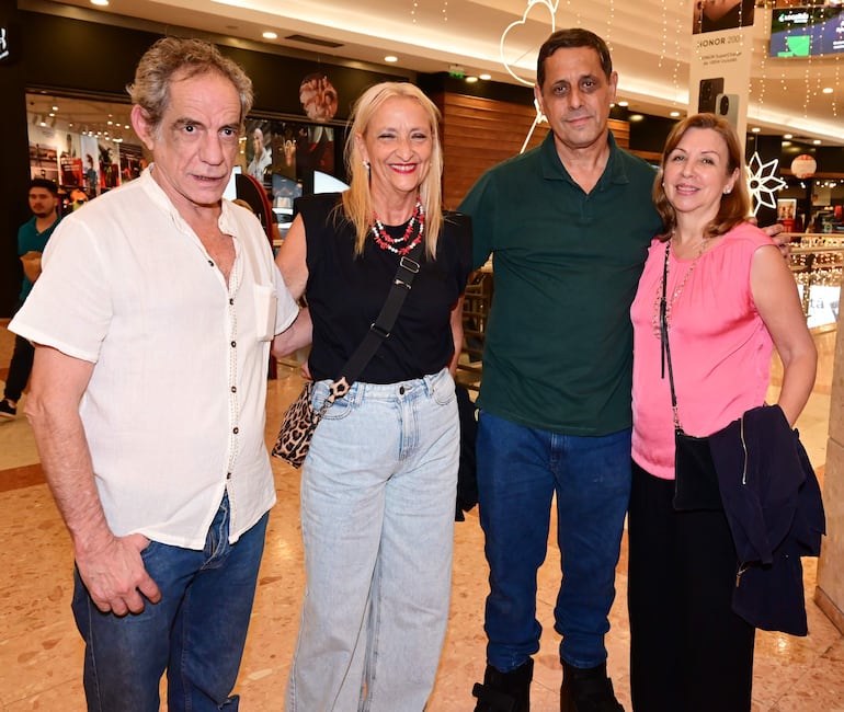 Justo Guggiari, Patricia Guggiari y Estela Viveros, Andrus Masi. 