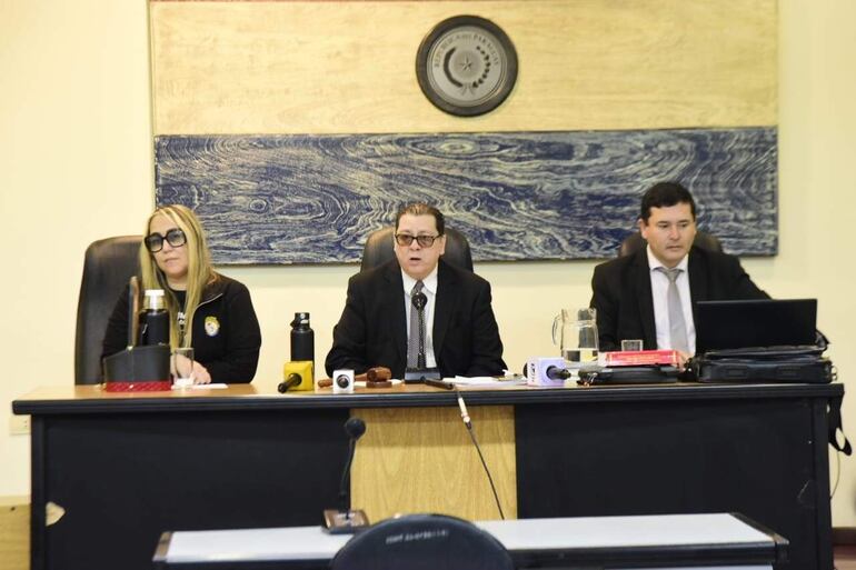 Tribunal del caso Javier Díaz Verón compuesta por Alba González, Víctor Alfieri y Darío Báez. 