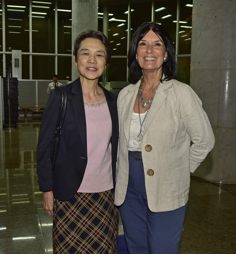 Embajadora del Japón, Yoshie Nakatani y Alba Cabina de Llano.