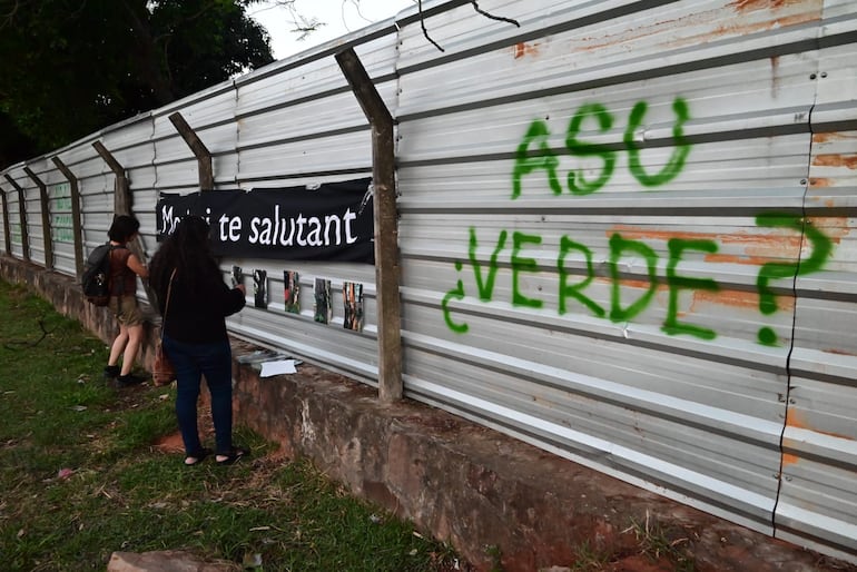 Bosque San Vicente: Vecinos se manifestaron ayer en protesta por destrucción de último pulmón verde del barrio.