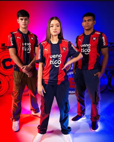 Cerro Porteño revela su nueva piel azulgrana para la temporada 2025.